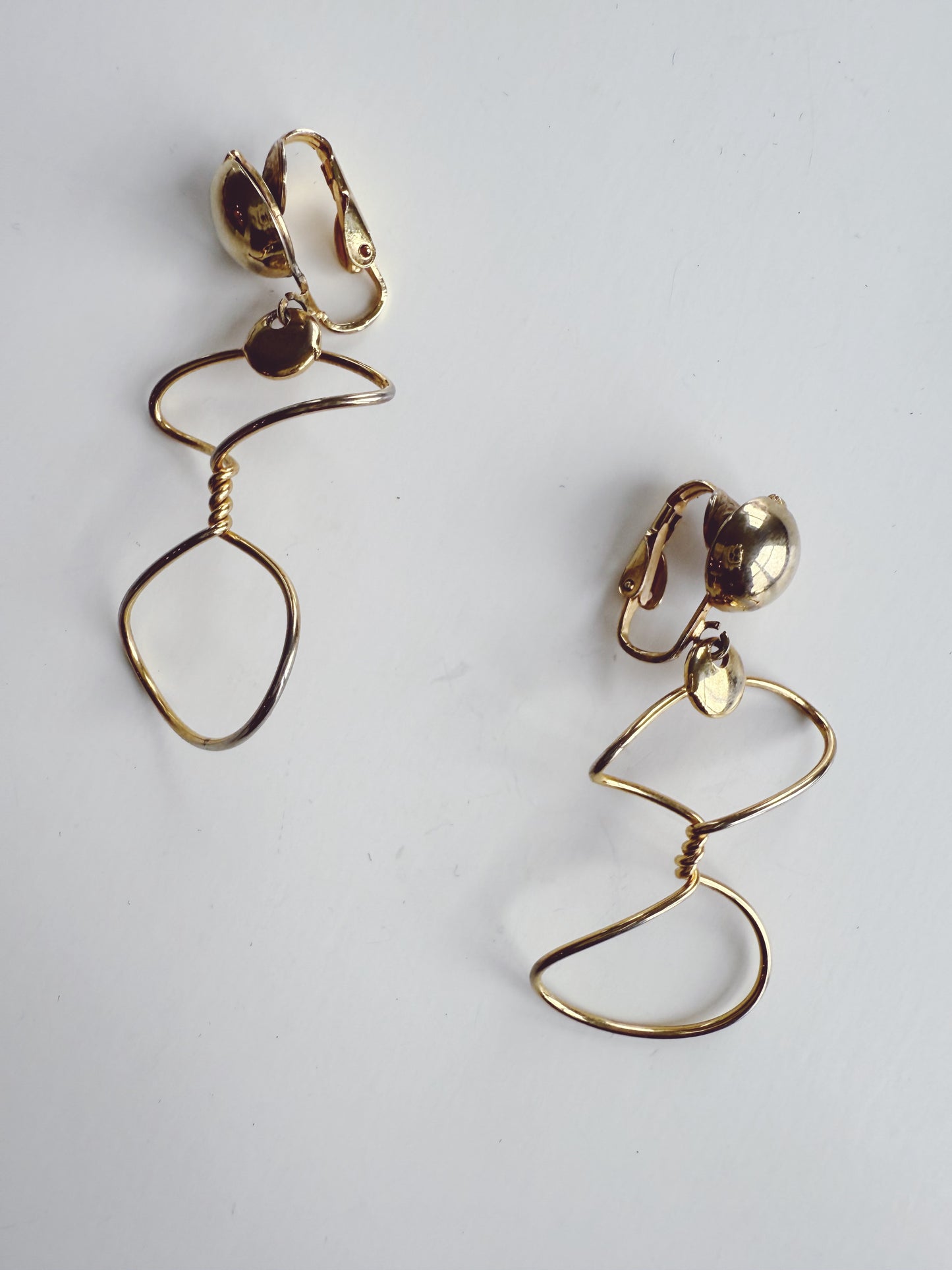 Delicate Spiral Modernist Clip On Earrings