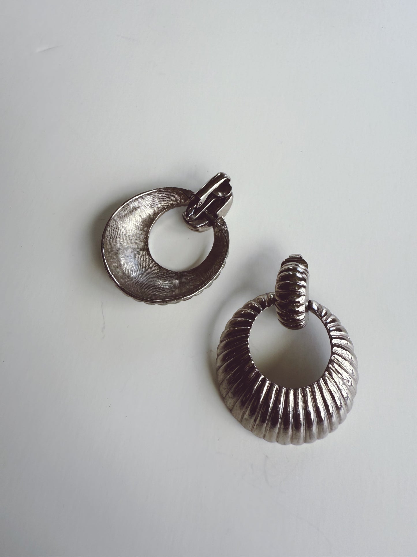 Vintage Modernist Silver Metal Link Clip On Earrings