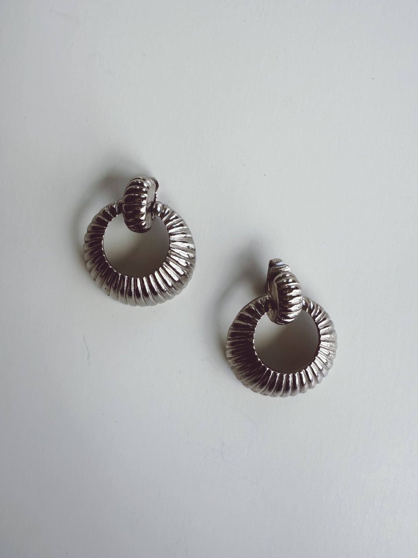 Vintage Modernist Silver Metal Link Clip On Earrings