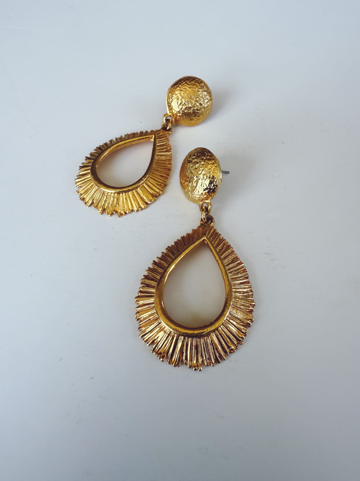 Vintage Gold Hammered Metal Tear Drop Earrings