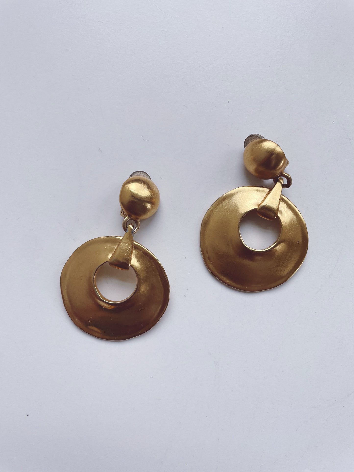 Vintage ANNE KLEIN Gold Metal Drop Clip On Earrings