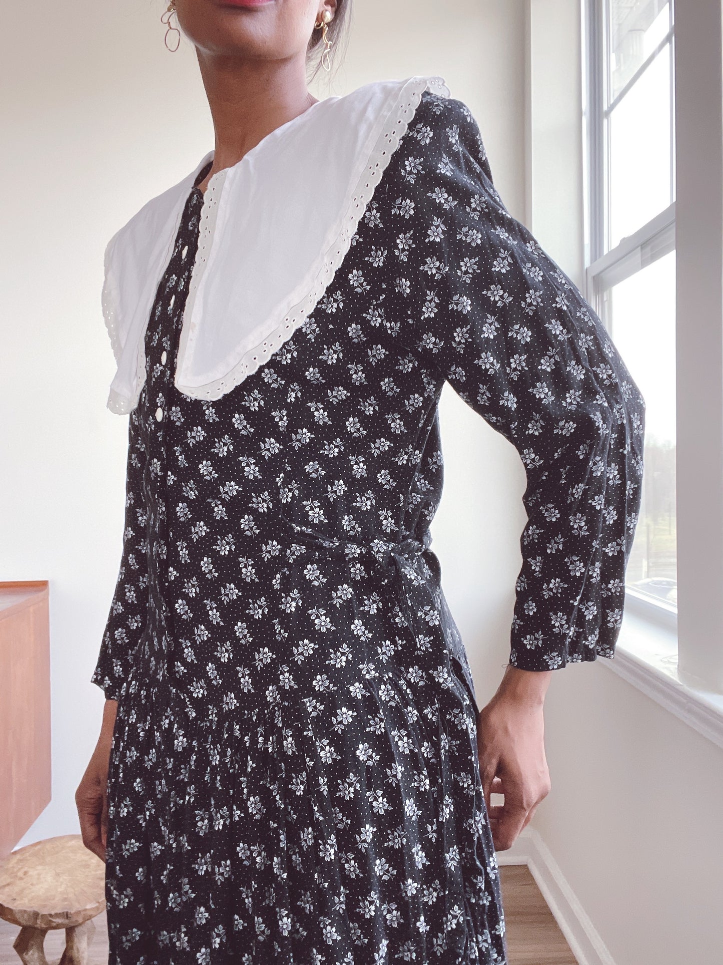 Drop Waist Lace Collar Vintage Dress