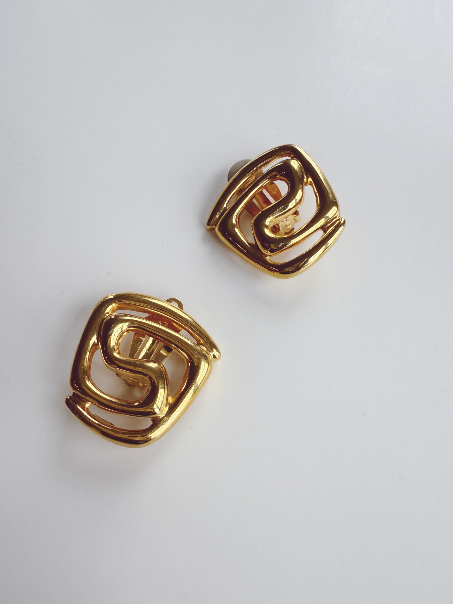 Vintage ANNE KLEIN Gold Metal Spiral Clip On Earrings