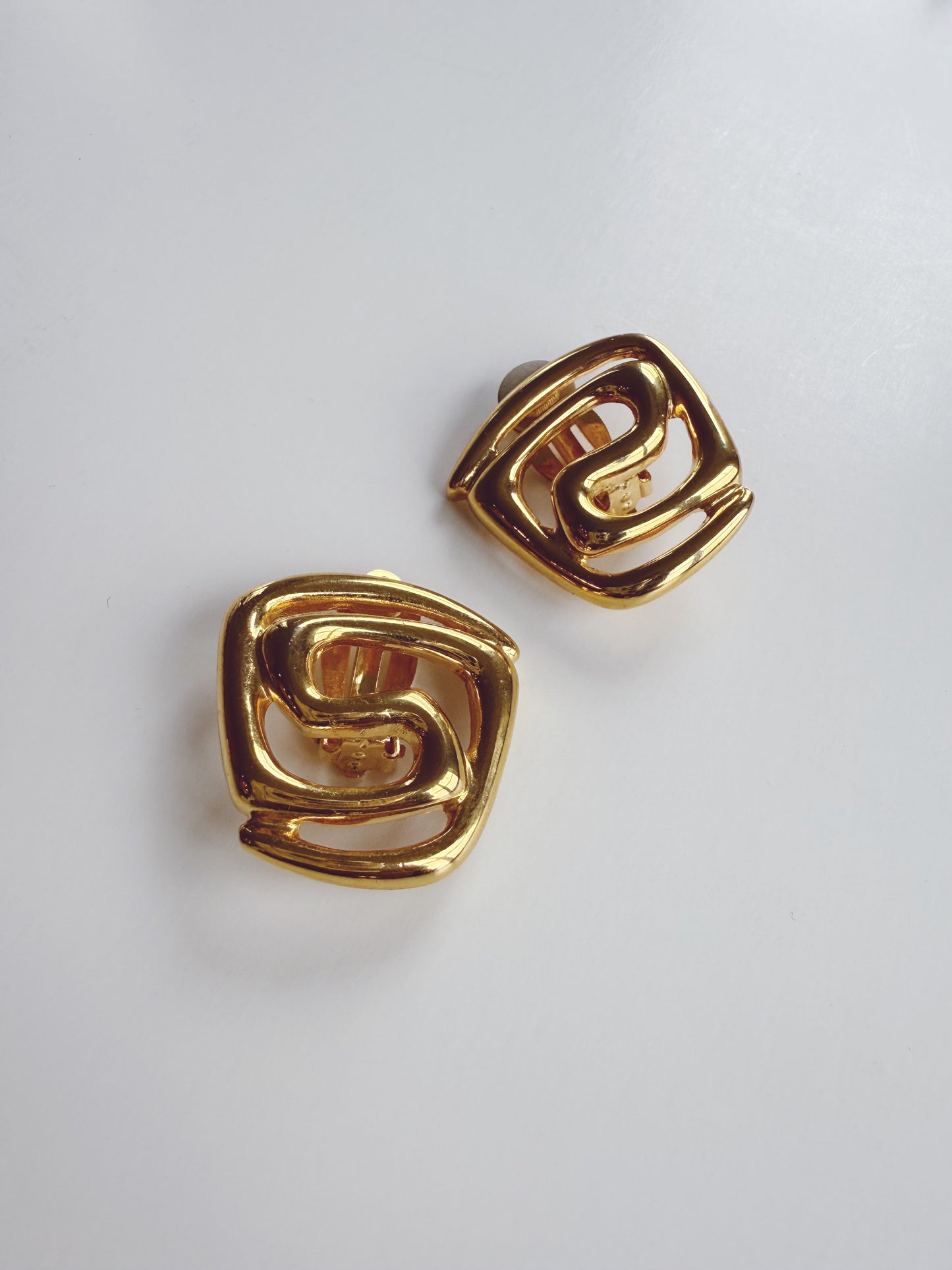 Vintage ANNE KLEIN Gold Metal Spiral Clip On Earrings