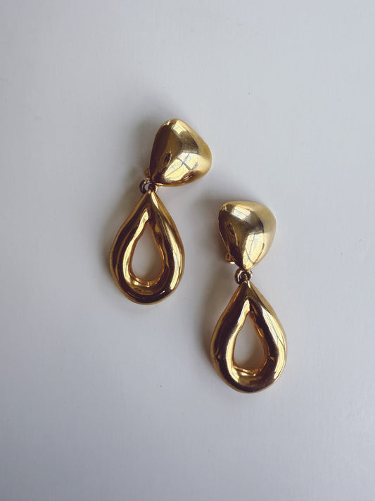 Vintage Gold Metal Tear Drop Clip On Earrings