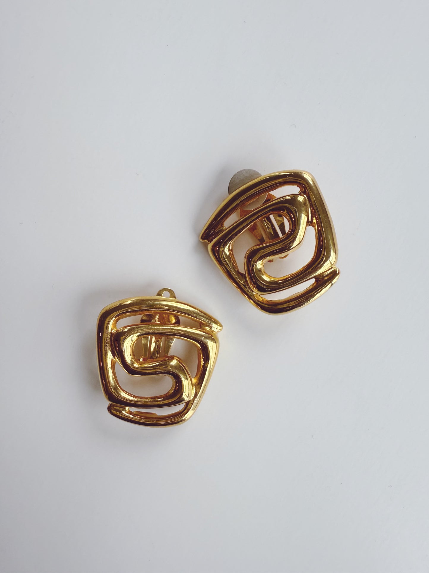 Vintage ANNE KLEIN Gold Metal Spiral Clip On Earrings